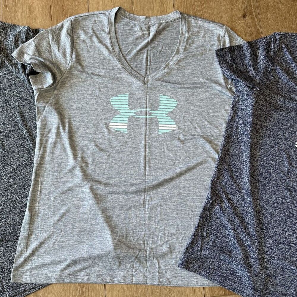 Lot of 3 Women's Under Armour Short Sleeve Shirts XL EUC Black Blue Gray - Picture 3 of 5